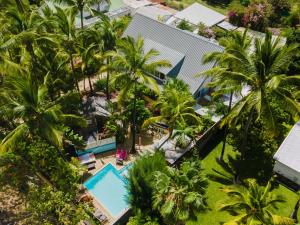 Bazén v ubytování Hôtel Coco Island nebo v jeho okolí