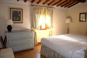 a bedroom with a bed and a window at Fonte De' Medici in San Casciano in Val di Pesa