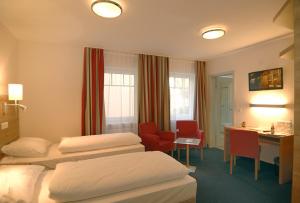 Postel nebo postele na pokoji v ubytování Hotel-Gasthof Rangau + 20 fotografií