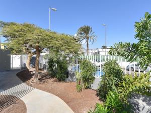 Ein Garten an der Unterkunft VelSuites Playa del Ingles by VillaGranCanaria