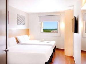 Cama ou camas em um quarto em Ibis Cancun Centro
