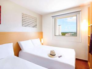 Cama ou camas em um quarto em Ibis Cancun Centro