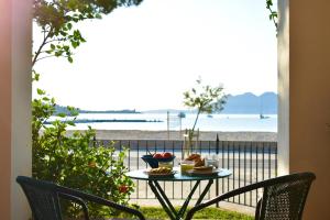 Φωτογραφία από το άλμπουμ του LA GOLA APARTMENT, First-line Beachfront, Newly Refurbished σε Port de Pollensa