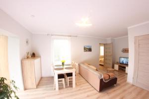 Telewizja i/lub zestaw kina domowego w obiekcie Apartamenty u Piątków