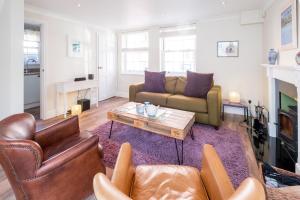 Posezení v ubytování Admiral Cottage