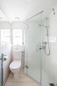 Koupelna v ubytování Admiral Cottage