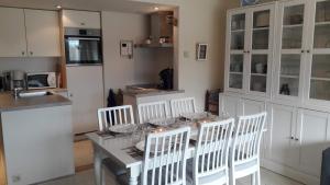 
A kitchen or kitchenette at Mijana
