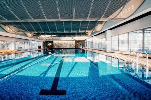 Bazén v ubytování Lielupe Hotel SPA & Conferences by Semarah nebo v jeho okolí