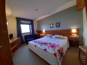 Cama ou camas em um quarto em Hotel das Taipas