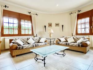 Posezení v ubytování Villa Leonore stunning 2bedroom villa with air-conditioning & private swimming pool