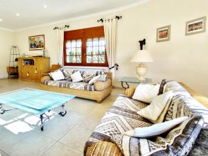 Posezení v ubytování Villa Leonore stunning 2bedroom villa with air-conditioning & private swimming pool
