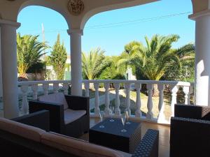 Balkón alebo terasa v ubytovaní Villa Nerea with air conditioning & private swimming pool only 400m to the beach ideal for families