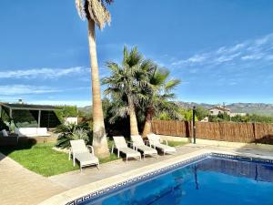 Bazén v ubytovaní Villa Martina 4 bedroom villa with air conditioning & private swimming pool ideal for families alebo v jeho blízkosti