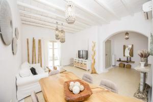 Μια τηλεόραση ή/και κέντρο ψυχαγωγίας στο Marvi House