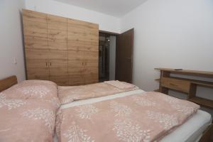 A bed or beds in a room at Ádám Guesthouse I.