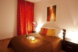 A bed or beds in a room at TREMEZZO RESIDENCE 5-1 of 11 apartments in an exclusive residence by Italian Apartments