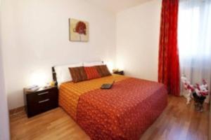 A bed or beds in a room at TREMEZZO RESIDENCE 5-1 of 11 apartments in an exclusive residence by Italian Apartments