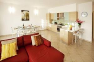 A kitchen or kitchenette at TREMEZZO RESIDENCE 5-1 of 11 apartments in an exclusive residence by Italian Apartments