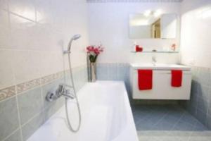 A bathroom at TREMEZZO RESIDENCE 5-1 of 11 apartments in an exclusive residence by Italian Apartments