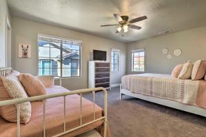 Et tv og/eller underholdning på Washington Townhome with Patio and Resort Perks!