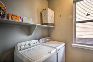 Gambar di galeri bagi Ski and Hike Home with Hot Tub and Gas Grill in Granby di Granby