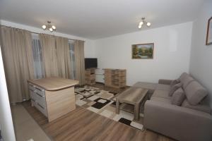A television and/or entertainment centre at Ádám Guesthouse I.