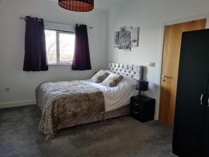 Galeriebild der Unterkunft Stockton Heights, Warrington, Centrally Located Between Town Centre and Stockton Heath, High Speed Wifi, Cozy Stay in Warrington + 6 Fotos