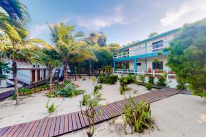 Gallery image of Beachside Villas Gold Standard Certified in Placencia Village