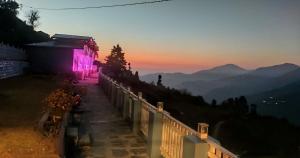 Fotografie z fotogalerie ubytování Rooftop Cottages & Restaurant, Pangot v destinaci Nainital