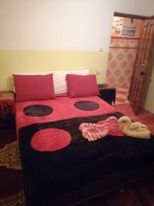 Ein Bett oder Betten in einem Zimmer der Unterkunft Dar Atlas