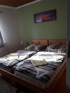 Postel nebo postele na pokoji v ubytování Penzion Na Střelnici