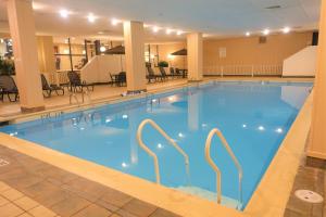 a large swimming pool in a hotel lobby at Holiday Inn Portland-By the Bay, an IHG Hotel in Portland