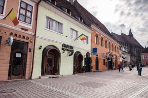 Oaspeți care stau la Residence Piata Sfatului