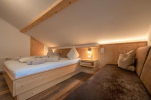 A bed or beds in a room at Appartements Umfahrer