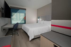 Postel nebo postele na pokoji v ubytování Avid hotels - Beaumont by IHG