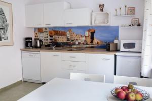 Kuchyňa alebo kuchynka v ubytovaní Apartament urokliwa Długa