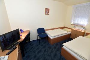 Posteľ alebo postele v izbe v ubytovaní Hotel U Jezírka