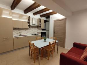 Η κουζίνα ή μικρή κουζίνα στο casa vacanze La Quiete