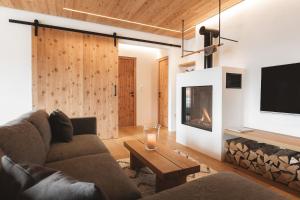 TV a/nebo společenská místnost v ubytování Chesa Muntanella