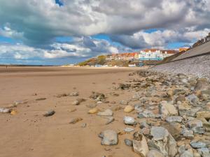 a sandy beach with rocks and buildings in the background at La côte sauvage - MH climatisé 2018 - P30 - Le Portel in Le Portel