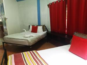 Katil atau katil-katil dalam bilik di Hotel Cafe Del Mar, En Valle Pura Vida