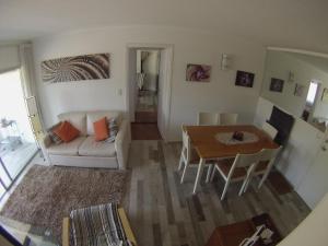 a living room with a couch and a table at Excelente apartameto en Punta del Este in Punta del Este