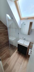 Koupelna v ubytování Apartmány Na Potoku + 18 fotografií