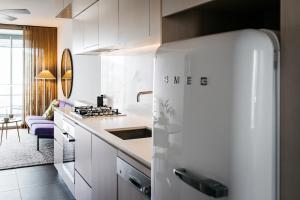 Cuisine ou kitchenette dans l'établissement Nishi Apartments Eco Living by Ovolo
