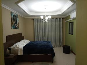 Säng eller sängar i ett rum på Semuya Apartments