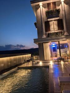 Bazén v ubytování Leela Resort, The Exotic Boutique Hotel - Pure Veg nebo v jeho okolí