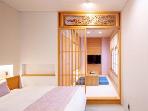 Rúm í herbergi á Tanakaya Kyoto Karasuma