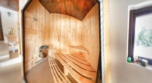 a wooden wall in a bathroom with a wooden floor at CABANA ZIMBROAIA 8 camere -Muntii Bârgăului, Transilvania in Piatra Fantanele +43 photos