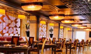 Ресторант или друго място за хранене в Saffron D'or Hotels