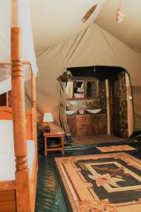 Postel nebo postele na pokoji v ubytování Mara Duma Bush Camp